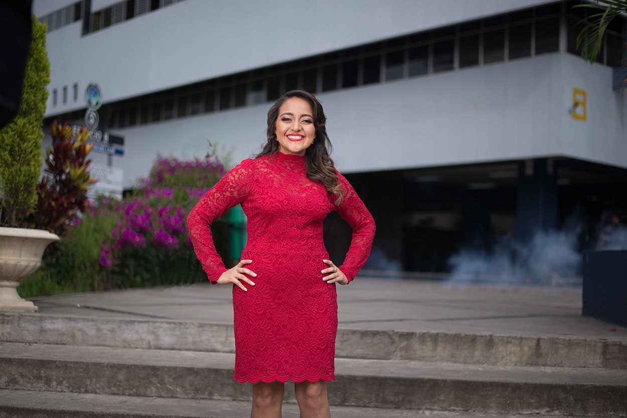 graduacion en universidad san carlos