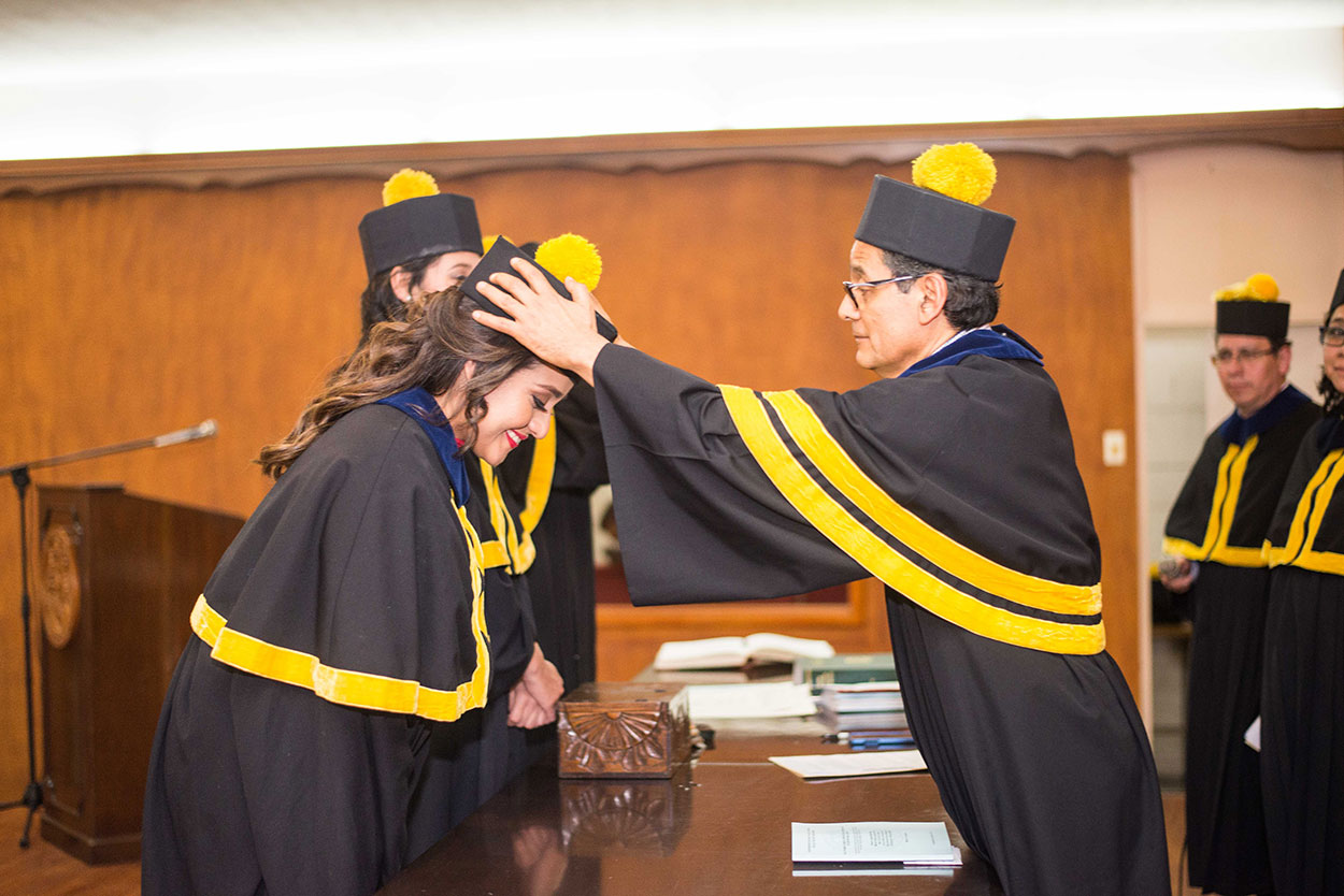 graduacion en universidad san carlos