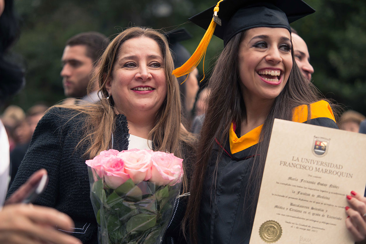 graduacion en universidad marroquin