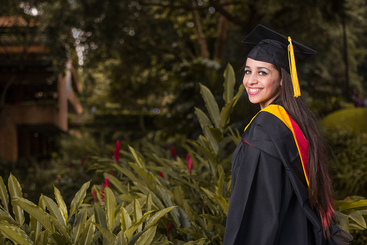 graduanda-con-toga