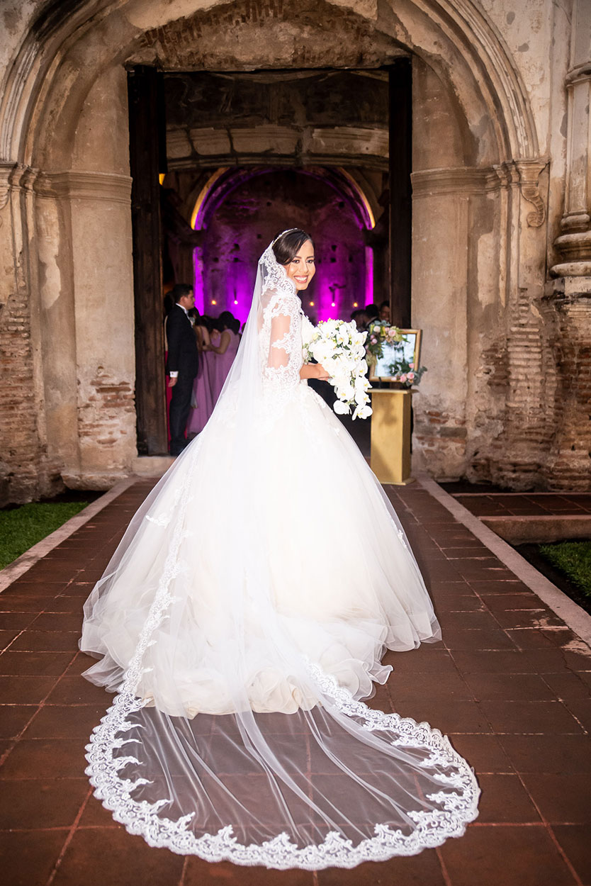 novia en vestido de blanco